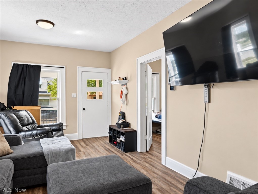 553 Wesleyan Avenue Barberton OH 44203