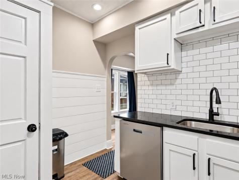 553 Wesleyan Avenue Barberton OH 44203