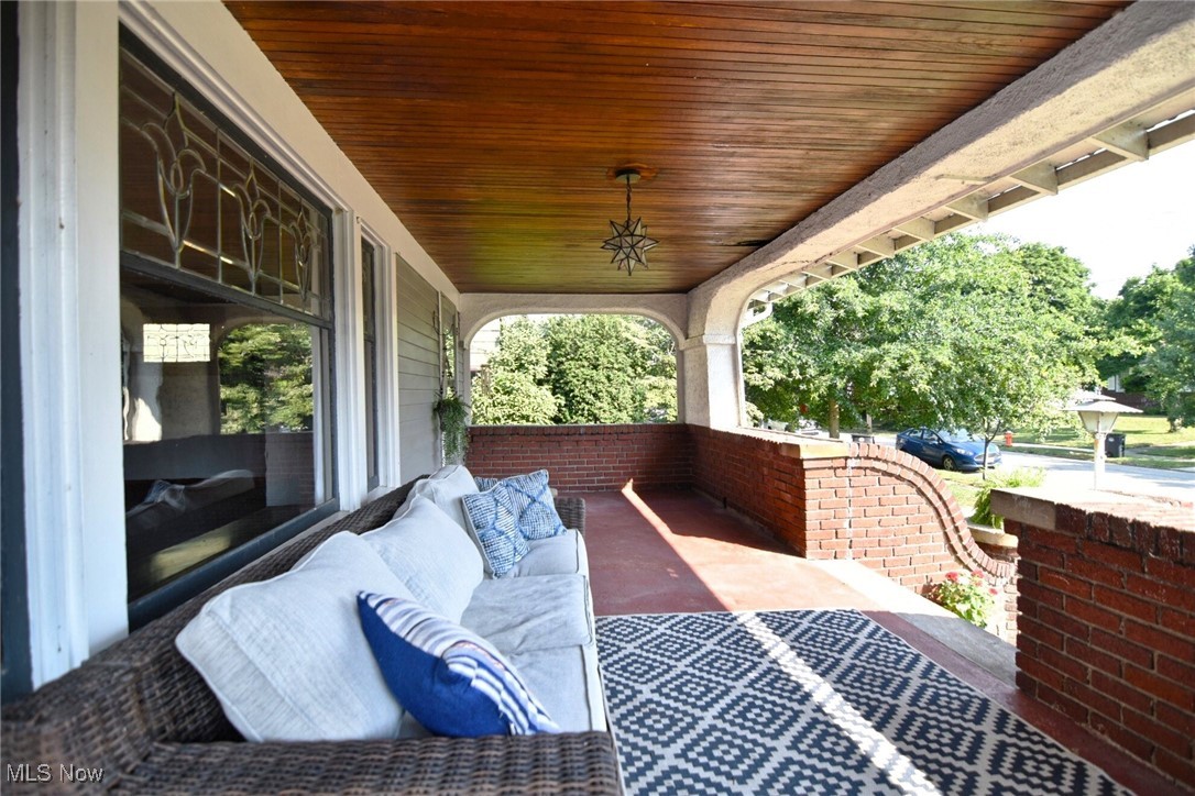 17930 Rosecliff Road Cleveland OH 44119