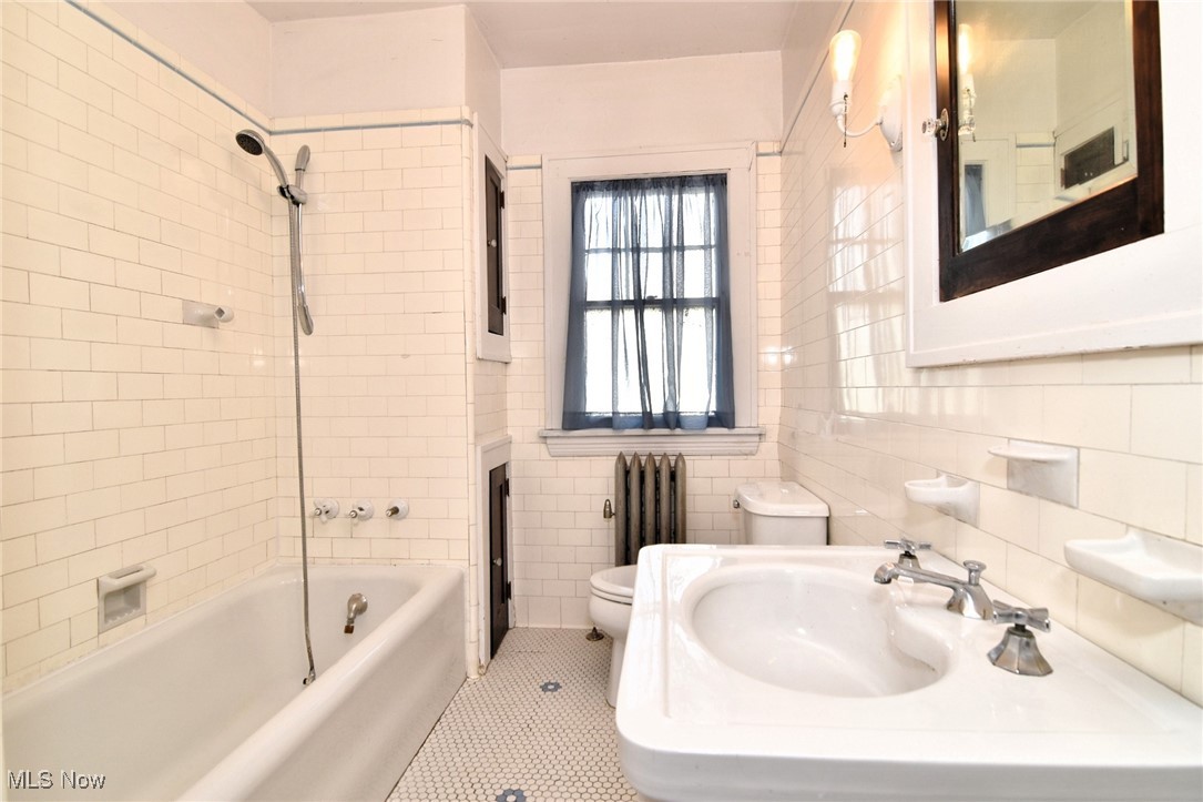 17930 Rosecliff Road Cleveland OH 44119