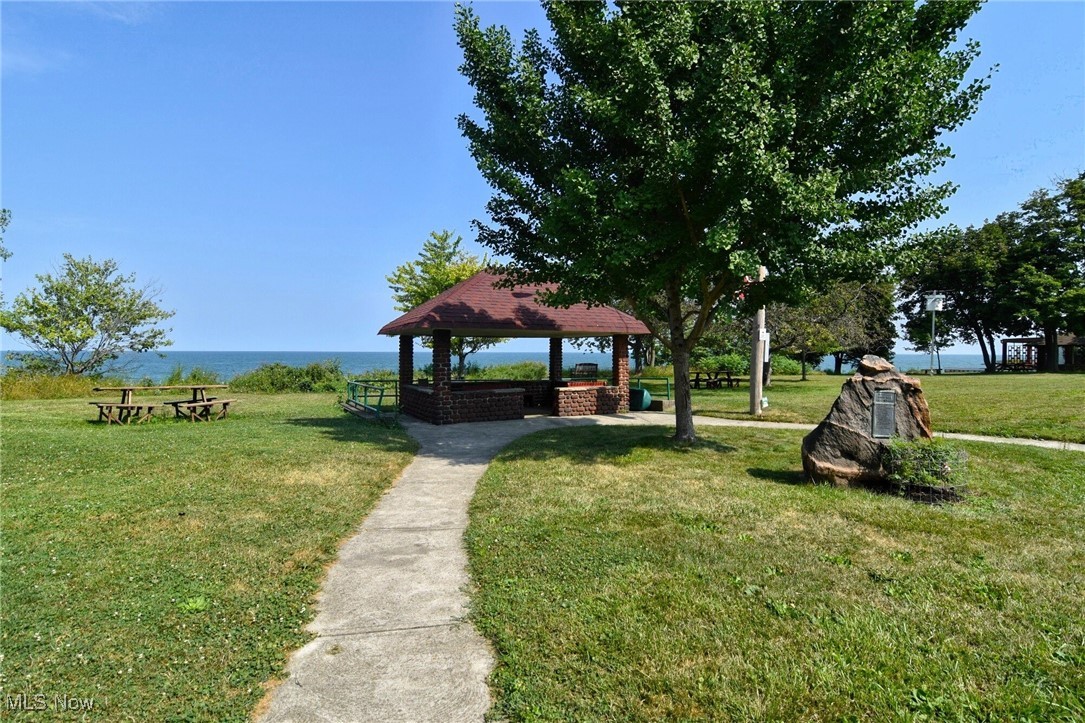 17930 Rosecliff Road Cleveland OH 44119