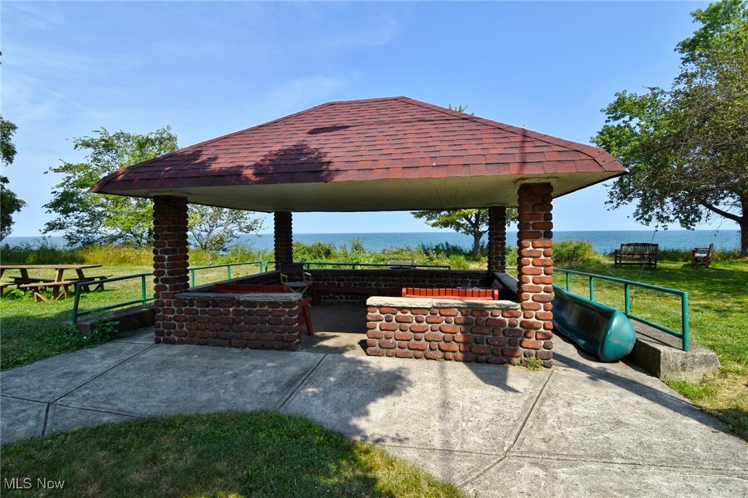 17930 Rosecliff Road Cleveland OH 44119