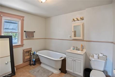 122 Belmont Avenue Niles OH 44446