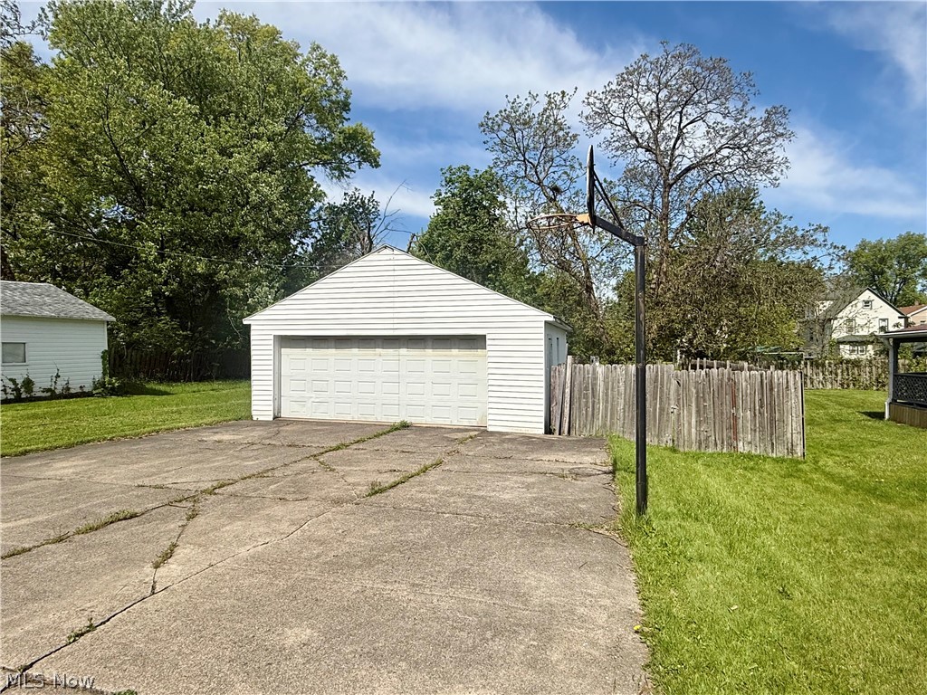 1056 Homewood Warren OH 44483