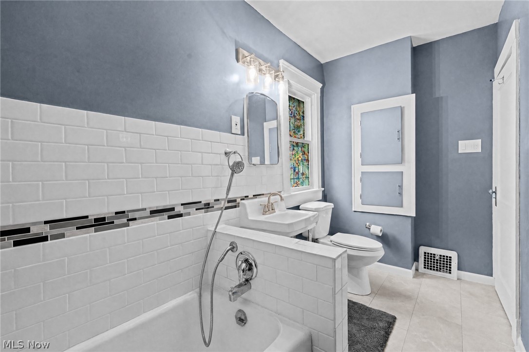 2067 Lark Street Lakewood OH 44107