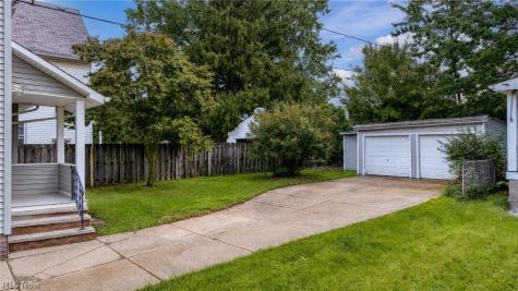 2067 Lark Street Lakewood OH 44107