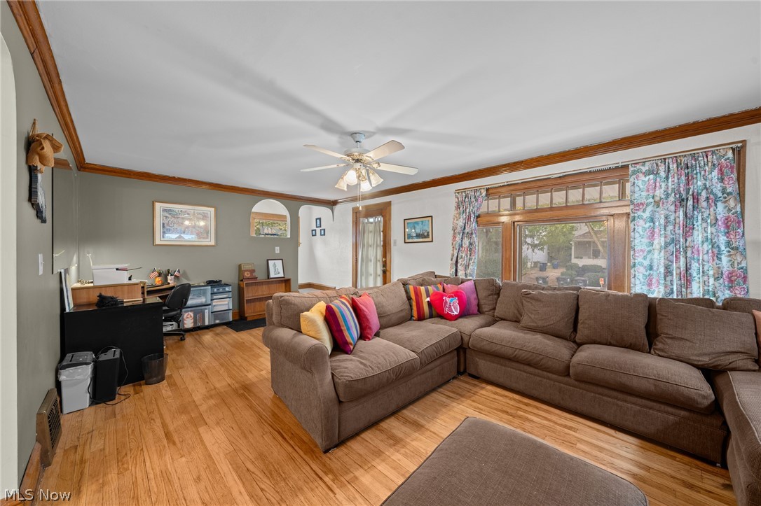 2067 Lark Street Lakewood OH 44107