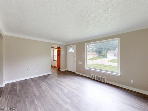 5353 Thomas Street Maple Heights OH 44137