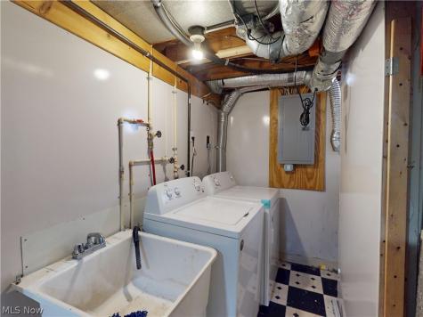 5353 Thomas Street Maple Heights OH 44137