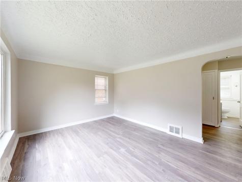 5353 Thomas Street Maple Heights OH 44137