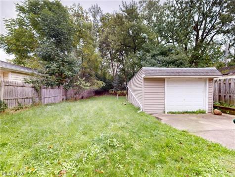 5353 Thomas Street Maple Heights OH 44137