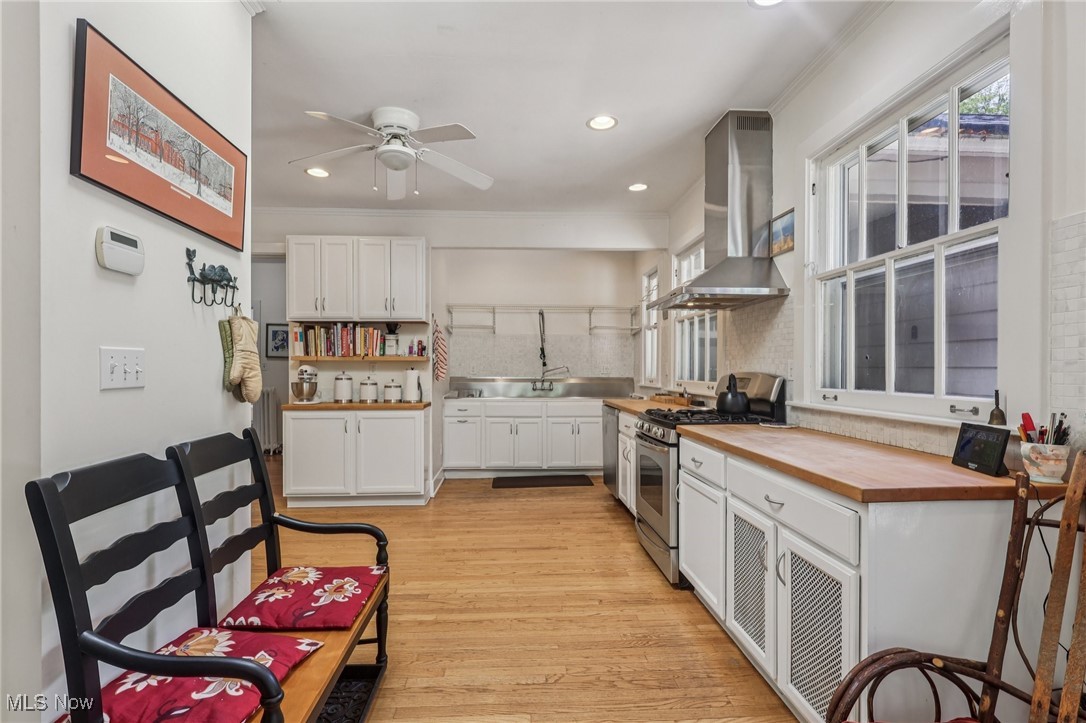 1640 Oakwood Cleveland Heights OH 44121