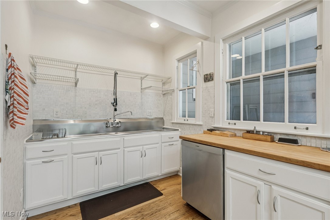 1640 Oakwood Cleveland Heights OH 44121