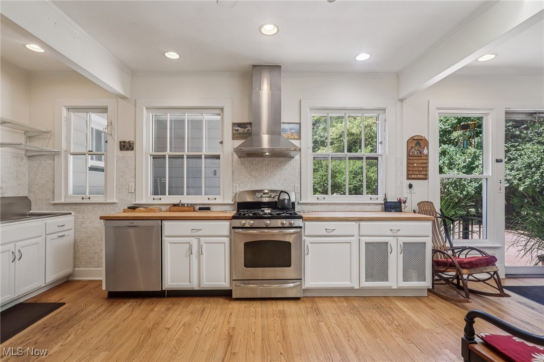 1640 Oakwood Cleveland Heights OH 44121