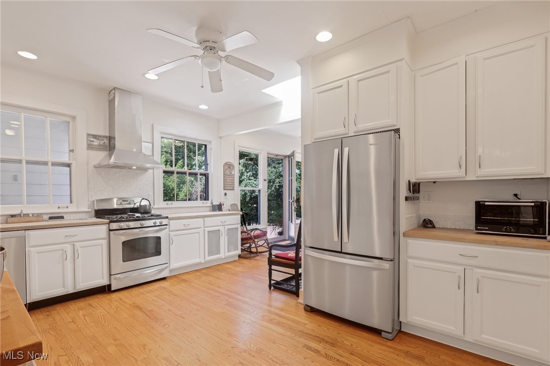 1640 Oakwood Cleveland Heights OH 44121