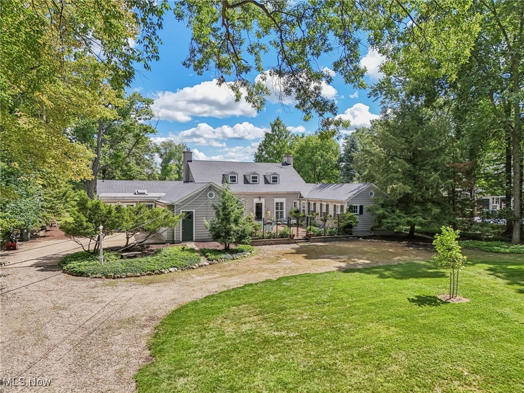 1640 Oakwood Cleveland Heights OH 44121