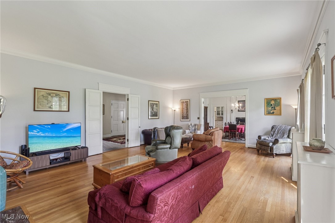 1640 Oakwood Cleveland Heights OH 44121