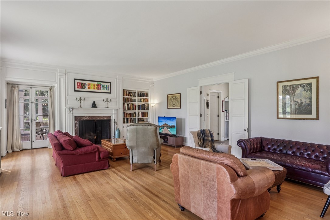 1640 Oakwood Cleveland Heights OH 44121