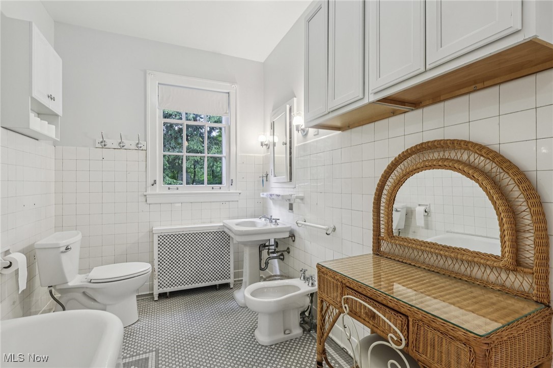 1640 Oakwood Cleveland Heights OH 44121