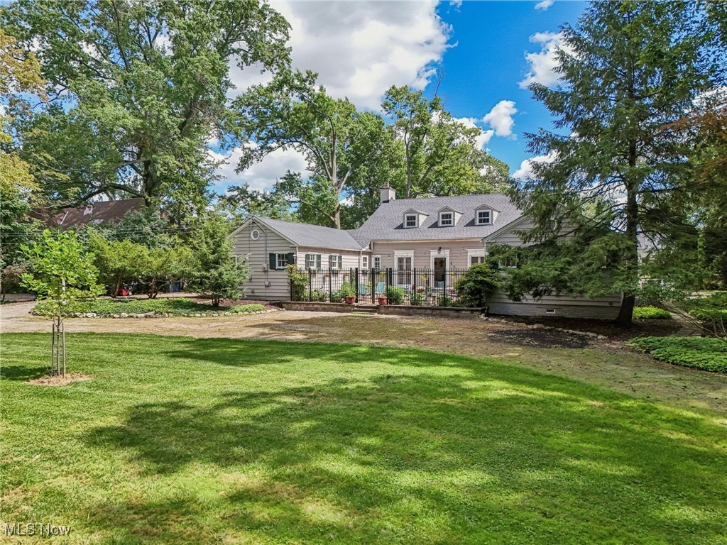 1640 Oakwood Cleveland Heights OH 44121
