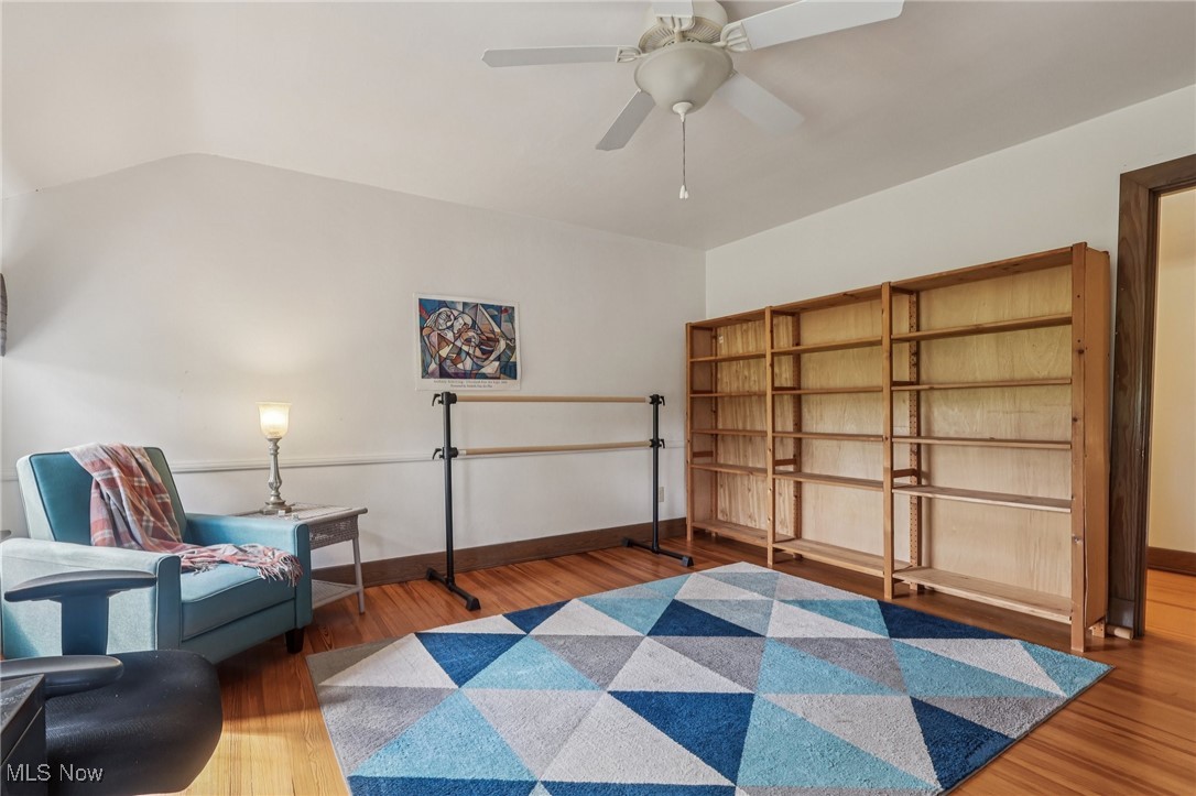 1640 Oakwood Cleveland Heights OH 44121