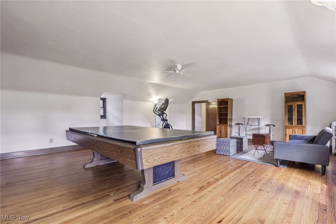 1640 Oakwood Cleveland Heights OH 44121