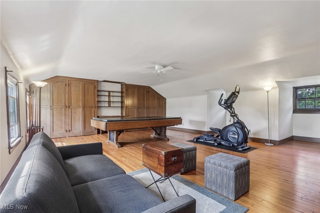 1640 Oakwood Cleveland Heights OH 44121