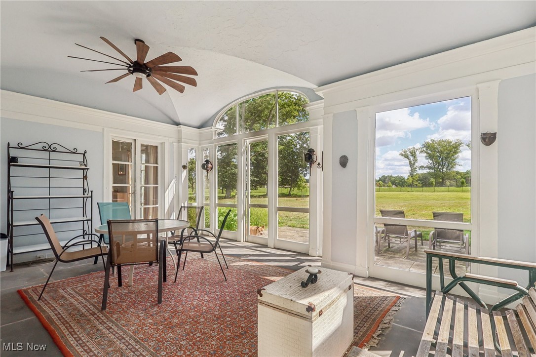 1640 Oakwood Cleveland Heights OH 44121