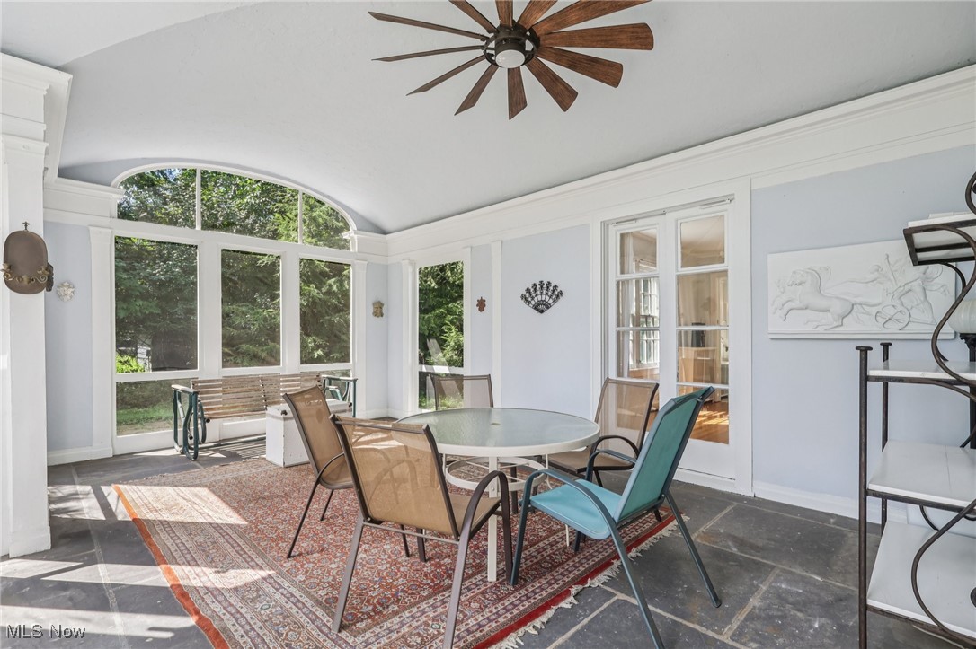 1640 Oakwood Cleveland Heights OH 44121