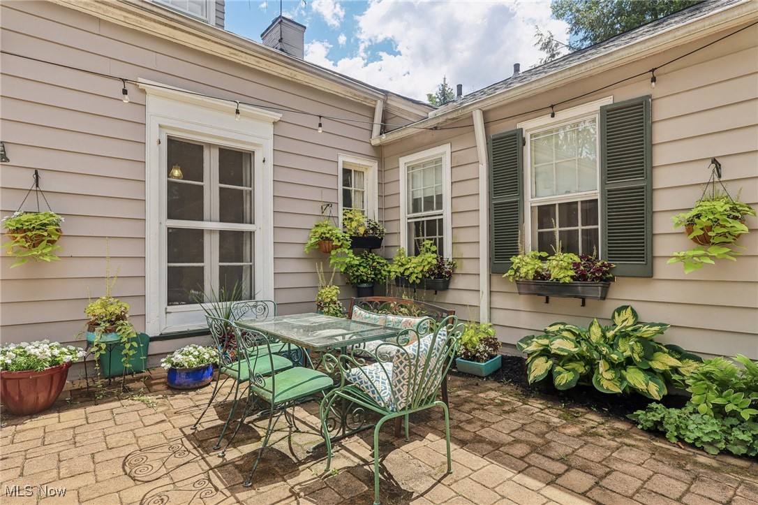 1640 Oakwood Cleveland Heights OH 44121