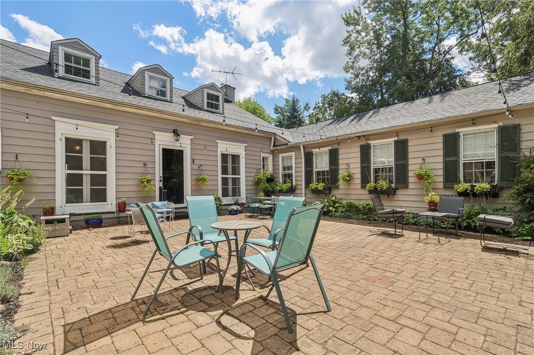 1640 Oakwood Cleveland Heights OH 44121