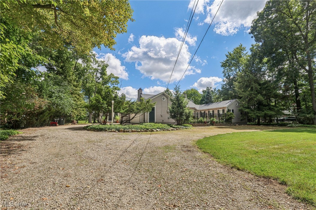 1640 Oakwood Cleveland Heights OH 44121