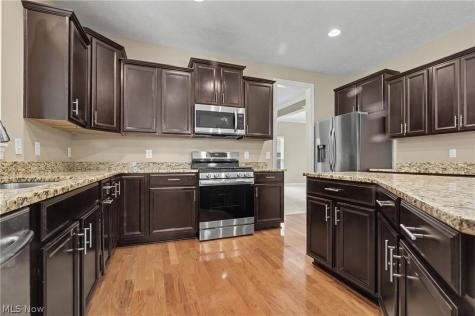 5037 Lake Breeze Landing Stow OH 44224