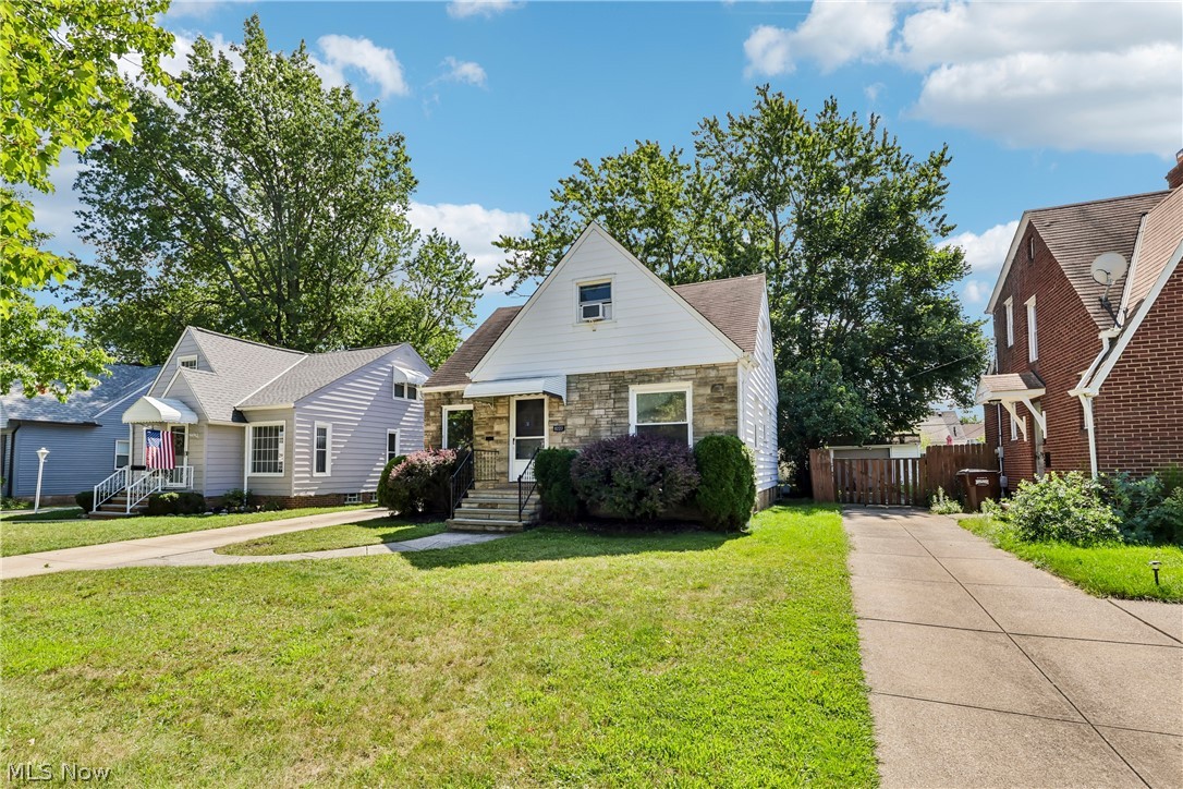 8223 Manorford Drive Cleveland OH 44129