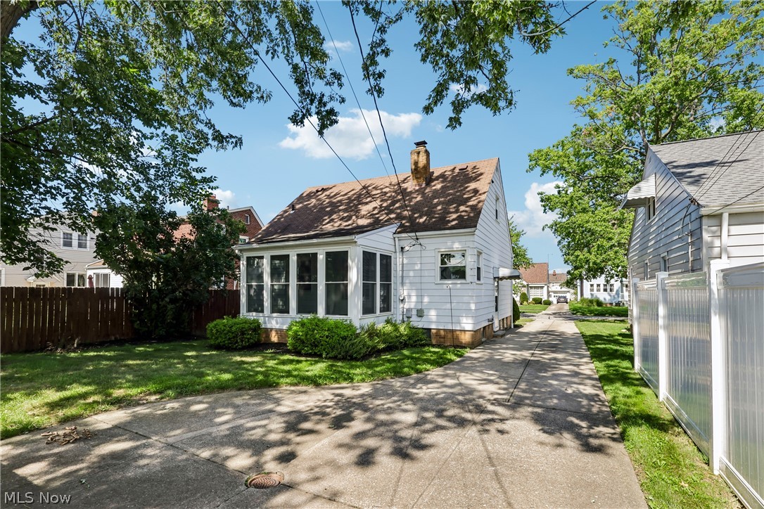 8223 Manorford Drive Cleveland OH 44129