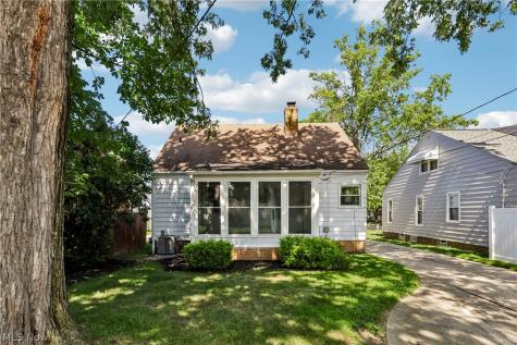 8223 Manorford Drive Cleveland OH 44129