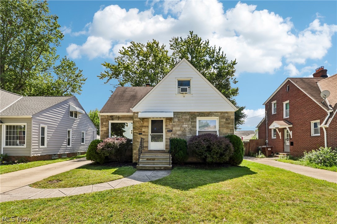 8223 Manorford Drive Cleveland OH 44129