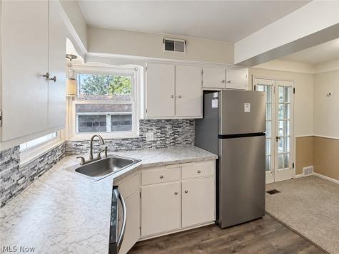 8223 Manorford Drive Cleveland OH 44129