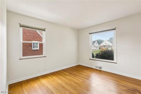 8223 Manorford Drive Cleveland OH 44129