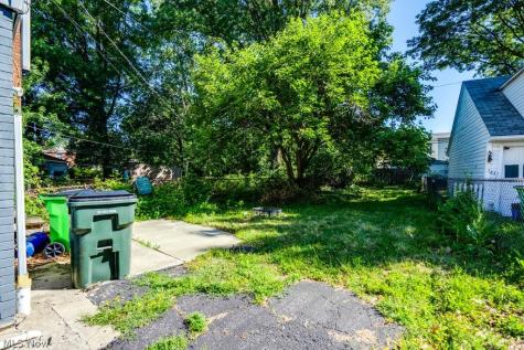 1445 Sulzer Avenue Euclid OH 44132