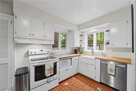 3779 Meadowbrook Boulevard University Heights OH 44118