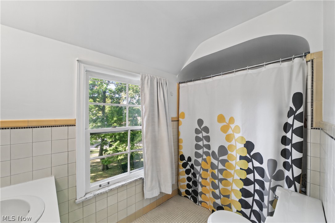 3779 Meadowbrook Boulevard University Heights OH 44118