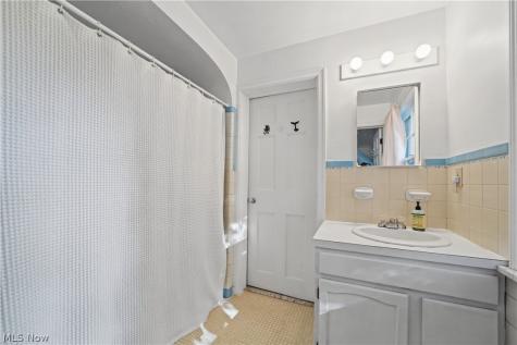 3779 Meadowbrook Boulevard University Heights OH 44118