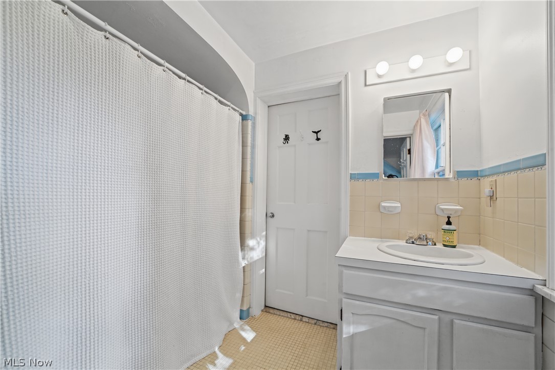 3779 Meadowbrook Boulevard University Heights OH 44118