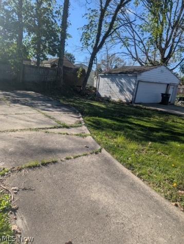 994 Peerless Avenue Akron OH 44320