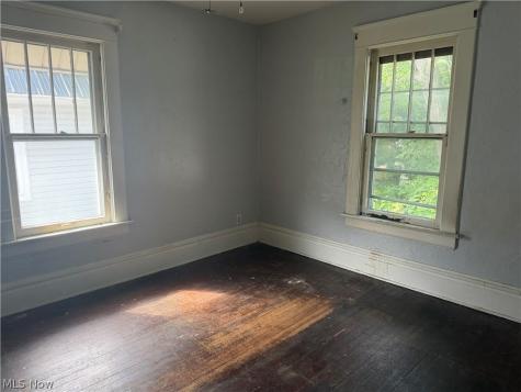 156 Aqueduct Street Akron OH 44303