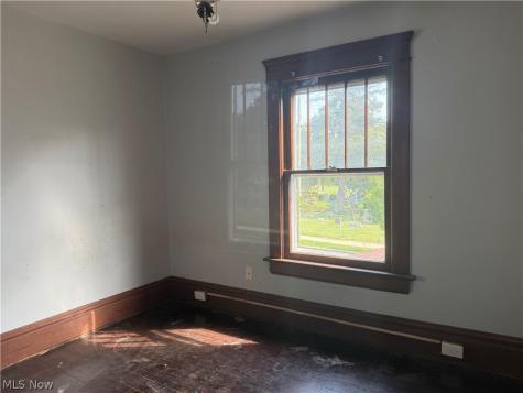 156 Aqueduct Street Akron OH 44303