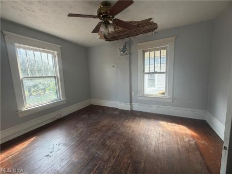 156 Aqueduct Street Akron OH 44303