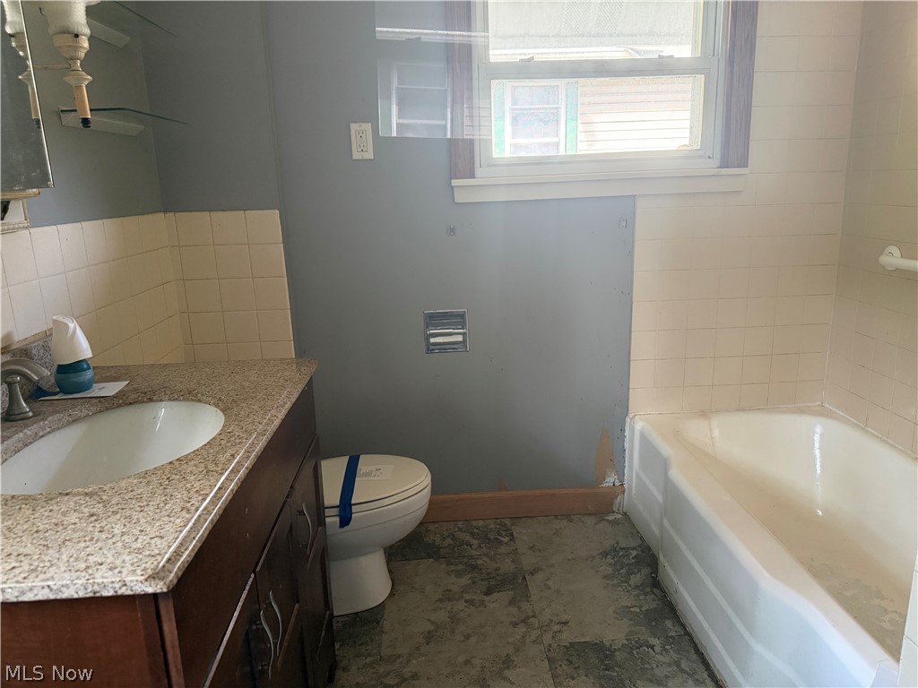 156 Aqueduct Street Akron OH 44303