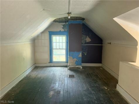 156 Aqueduct Street Akron OH 44303